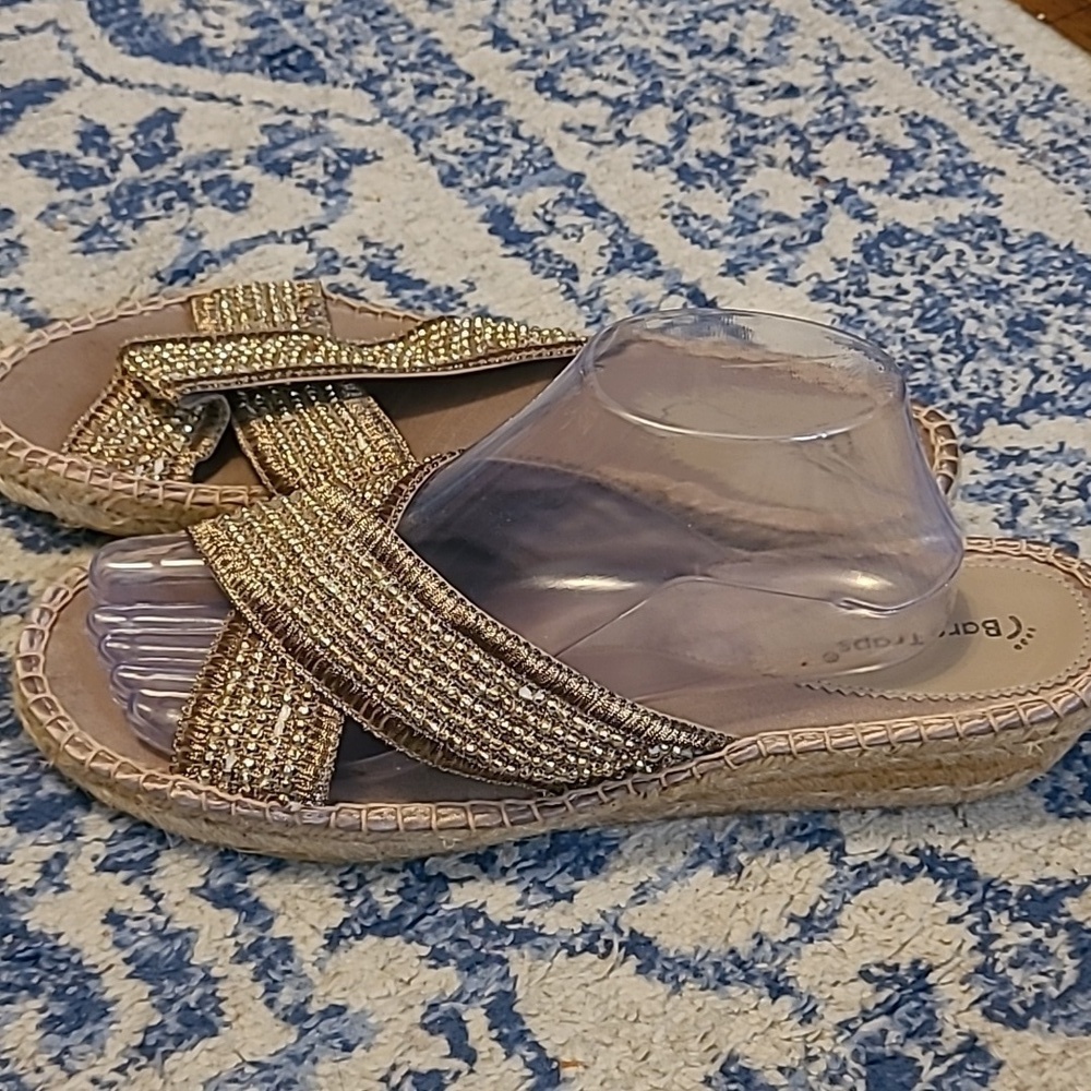 Bare Traps sz 11 Tense gold tan low wedge sandals SH259